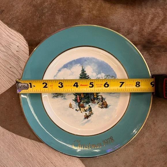 Wedgwood Holiday Scene Plate Set in Blue and Cream - Picture 11 of 13